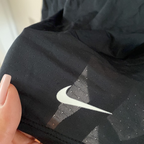 NIKE Lightweight Tank (S) - Picture 3 of 5